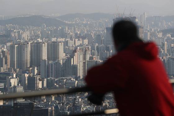지난달 아파트를 계약한 10명 중 4명은 기존 주택을 매각하지 못해 미입주한 것으로 나타났다. /사진=뉴스1