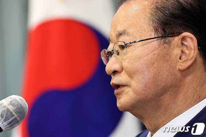 가와무라 다케오 일본 전 관방장관이 12일 서울 중구 한국프레스센터에서 열린 한일친선협회중앙회 정기총회에 참석해 인사말을 하고 있다. 다케오 전 장관은 윤석열 대통령 당선인의 비서실장을 맡고 있는 장제원 국민의힘 의원을 만날 계획인 것으로 알려졌다. 2022.4.12/뉴스1 © News1 조태형 기자