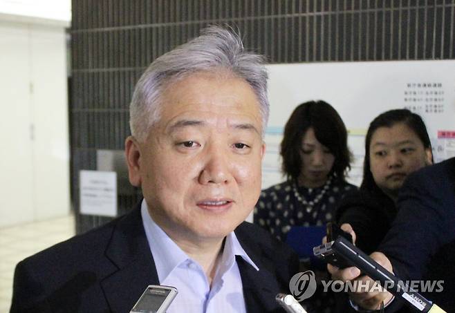 2015년 일본에서 국장급 협의를 마치고 기자들을 만난 이상덕 당시 외교부 동북아국장 [연합뉴스 자료사진]