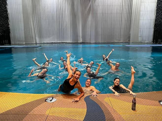 홍연진과 ‘태양의 서커스’ 단원들 [홍연진 제공]