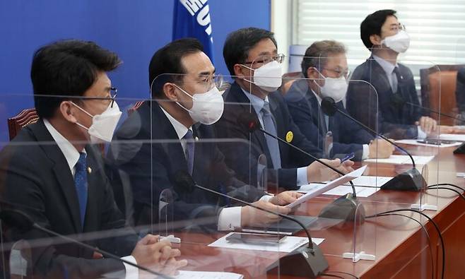 더불어민주당 박홍근 원내대표가 19일 서울 여의도 국회에서 열린 원내대책회의에서 발언하고 있다.&nbsp; &nbsp;국회사진기자단