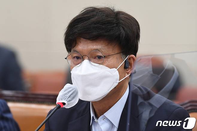 만취 상태로 지인을 성추행한 혐의로 검찰에 넘겨졌던 '보수 유튜버' 이병태 전 카이스트 교수가 무혐의 처분을 받았다. 2020.11.9/뉴스1 © News1 신웅수 기자