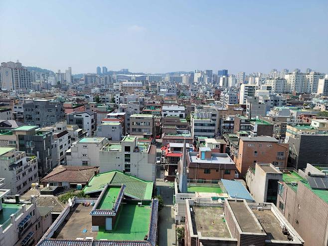 다세대·다가구주택지가 대규모 블록을 이루는 곳인 망원 일대 전경. [이축복 기자]