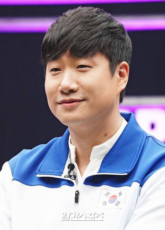 방송인 배성재가 22일 오전 온라인으로 열리는 MBN 예능프로그램 '국대는 국대다' 기자간담회에 참석했다. 국대는 국대다는 과거 스포츠 레전드였으나 현재는 은퇴한 선수가 다시 훈련하여 현역 선수와 대결하는 스포츠 예능 프로그램으로 매주 토요일밤 MBN을 통해 방송된다. 사진=MBN제공 2022.04.22