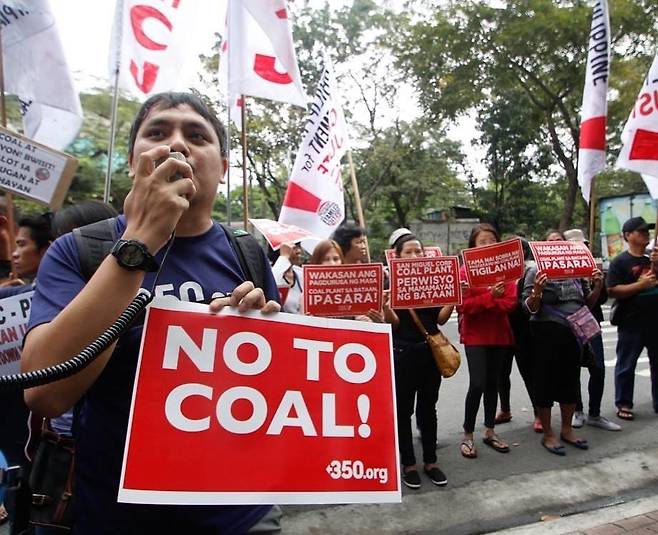 필리핀 국적의 청년 활동가 척 바클라곤은 그린피스, 350.org 등 국제환경단체에서 20년 가까이 기후 위기 대응을 촉구해 왔다. [척 바클라곤 제공]