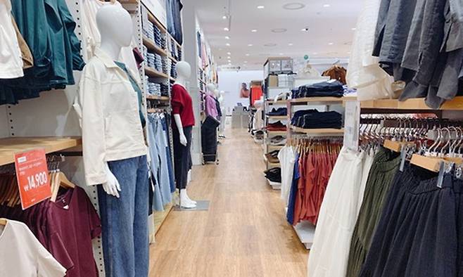 서울 강북 도심의 유니클로 매장에 손님이 없어 한산한 모습. 세계일보 자료사진