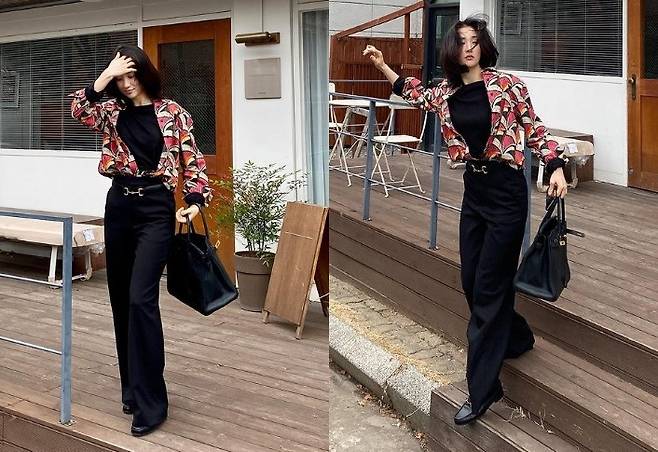 Actor Park Ha-sun flaunted her sophisticated urban charmPark Ha-sun posted two photos on his 24th day without any comment through his instagram.The photo shows Park Ha-sun coming out of a place that looks like a cafe.Park Ha-sun, who matches a geometric pattern blouse with black pants with a slender body and a black bag, is impressed with fashion and dazzling beauty with sophistication and chic charm.Meanwhile, Park Ha-sun is meeting listeners as a DJ for SBS radio Park Ha-suns Cinetown.