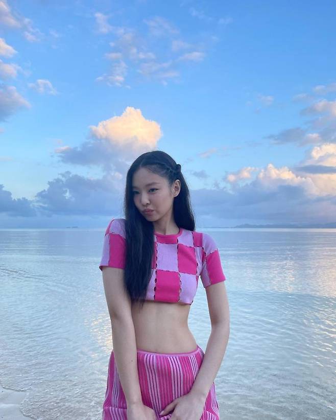 @jennierubyjane