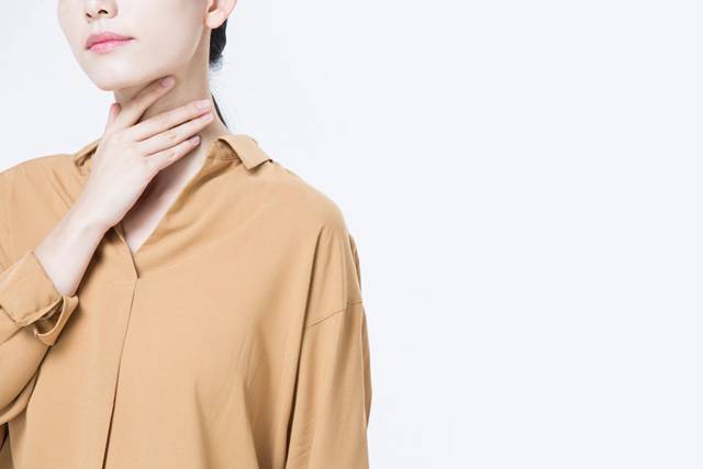 목 칼칼한 느낌이 2~3주 계속된다면 역류성 인후염을 의심할 수 있다./사진=클립아트코리아