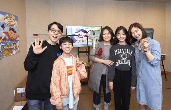 소중 학생기자단이 ‘극장판 엉덩이 탐정: 수플레 섬의 비밀’의 목소리 주인공 성우 남도형·김은아·소연(왼쪽부터)을 만나 영화와 성우에 대한 궁금증을 해결했다.