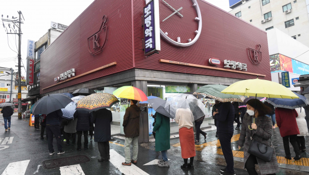 '탈모인의 성지'로 꼽히는 서울 종로 보령약국 사진=한국경제신문