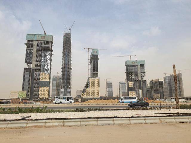 수도 카이로에서 자동차로 1시간 가량 거리에 떨어진 곳에 건설되고 있는 이집트 신행정수도의 중심 상업지구 건설 현장 모습. 신도시 개발이 상당 수준으로 진행된 이집트는 도시 운영 노하우에 관심이 많다. 행복청 제공