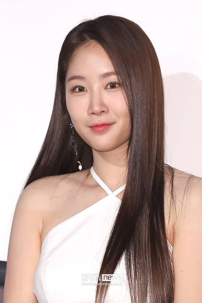 ▲ 소유가 쇼케이스에서 포즈를 취하고 있다. 곽혜미 기자 khm@spotvnews.co.kr