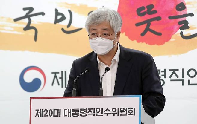 [서울=뉴시스] 김선웅 기자 = 심교언 대통령직인수우위원회 부동산TF 팀장이 29일 오후 서울 종로구 통의동 대통령직인수위원회에서 브리핑을 하고 있다. 2022.03.29.