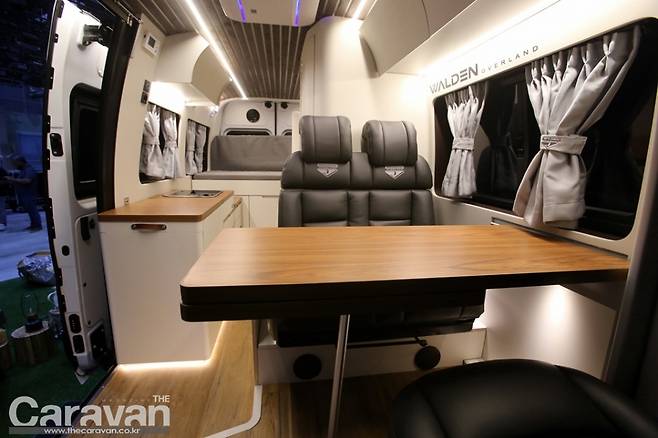 일부 구성과 디자인 요소들은 시간이 지남에 따라 개선, 업그레이드가 되고 있어 사진과 달라질 수 있다