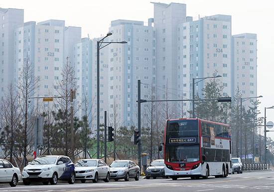 인천 청라국제도시 아파트값이 하락세로 돌아서면서 배경에 관심이 쏠린다. 사진은 청라국제도시 아파트 단지(매경DB)