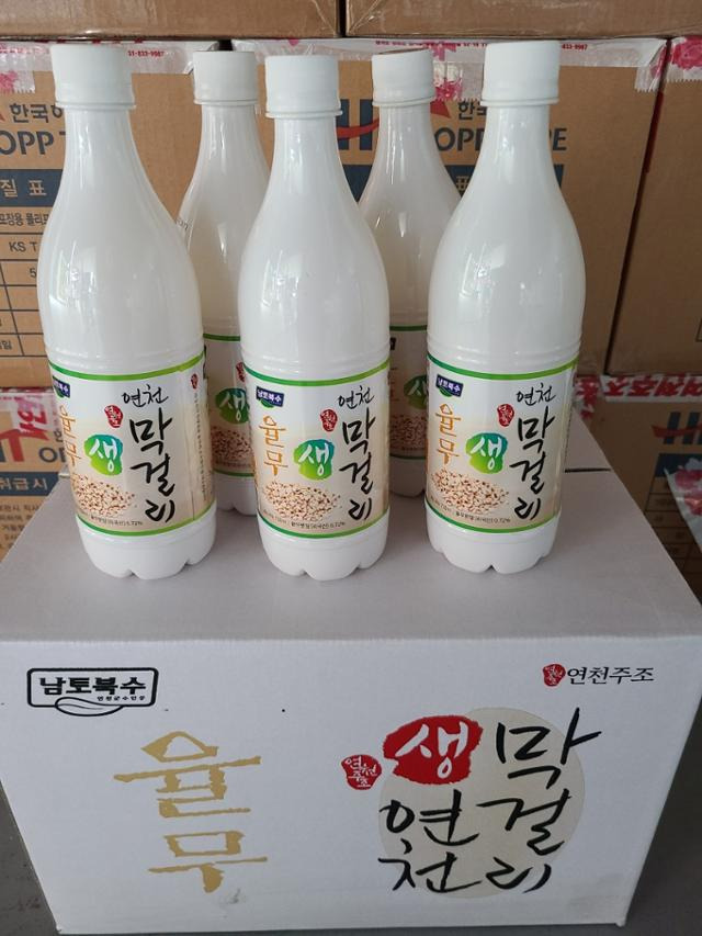 연천주조가 전국에서 유일하게 율무 씨를 넣어 만들어 판매하고 있는 율무막걸리. 연천주조 제공