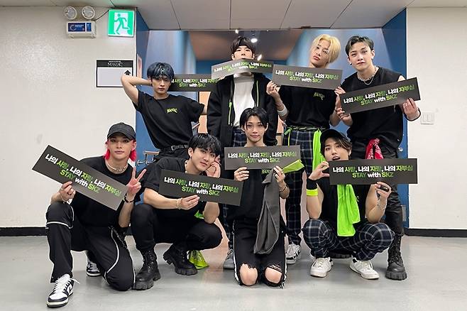 스트레이 키즈는 오는 6월부터 일본과 미국에서 월드 투어를 이어간다. 스트레이 키즈 공식 트위터