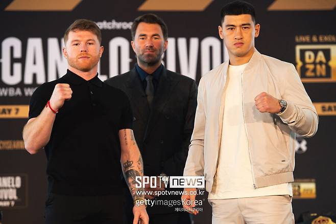 ▲ 카넬로 알바레스(왼쪽)와 드미트리 비볼