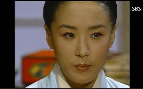 SBS ‘여인천하’에 주인공 정난정 역할로 출연한 강수연의 모습. 그는 이 작품으로 건재를 과시한다. 연합뉴스