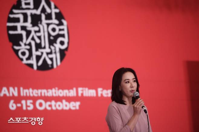 7일 오후 세상을 떠난 배우 강수연, 사진|경향DB