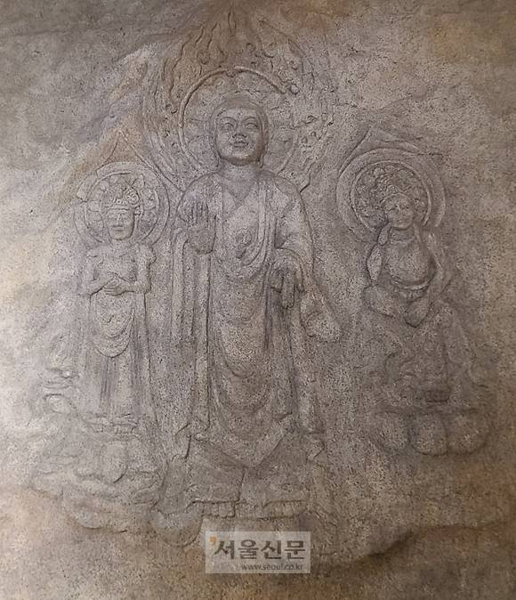서산마애삼존불상 재현물. 강민혜 기자