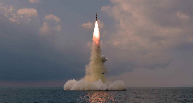 2021년 10월 19일 선포 동쪽 해상에서 북한의 미니 SLBM이 발사되는 장면. /노동신문-연합뉴스