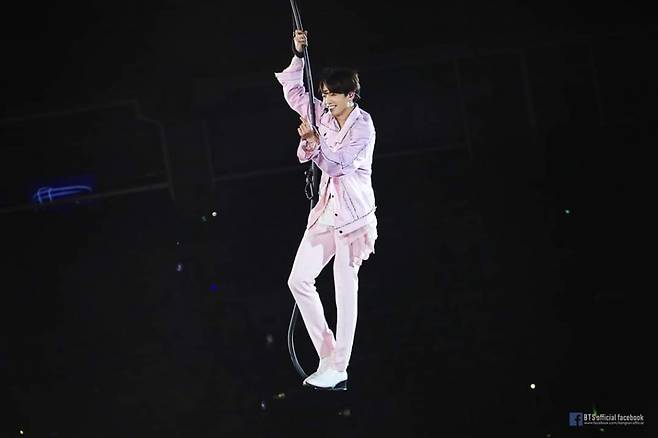 방탄소년단 정국 '유포리아' 1억뷰 달성 눈앞..유튜브 9700만·9400만 돌파 '핫 인기'