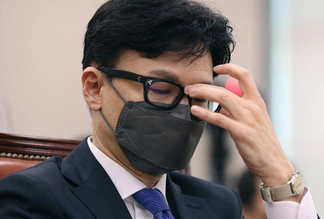 한동훈 법무부 장관 후보자가 9일 오전 서울 여의도 국회에서 열린 인사청문회에 출석해 자리하고 있다. 그는 딸 관련 의혹을 보도한 일간지 기자를 명예훼손 혐의로 고소했다. 오대근 기자