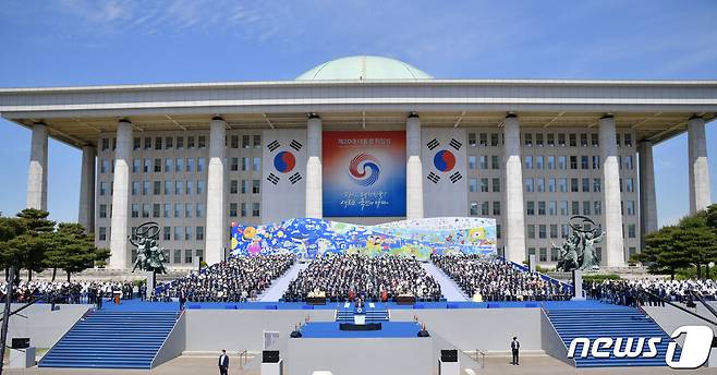 10일 오전 서울 여의도 국회에서 열린 제20대 대통령 취임식에서 윤석열 대통령이 취임사를 하고 있다. © News1 국회사진취재단