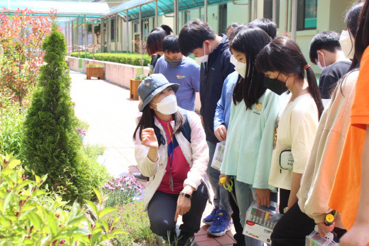 반포초등학교(교장 오인구)는 오는 12일까지 2022 초록에너지 선도학교, 탄소중립학교, 생태환경교육 학교로 선정되어 초록빛 환경을 지키고 학생들의 생태 감수성을 기르기 위해 지속적인 생태교육을 실천하고 있다. 사진=반포초 제공