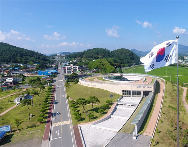 2015년 조성된 전남 장흥동학농민혁명기념관 전경.장흥군 제공