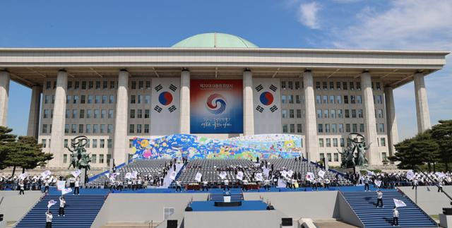 10일 서울 여의도 국회에서 제20대 대통령 취임식이 열린 가운데 식전행사를 하고 있다. 오대근 기자