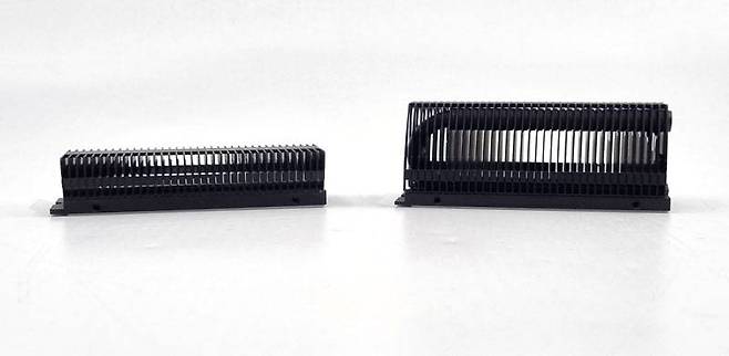 워프 실드 S(왼쪽)와 워프 실드 H(오른쪽)의 방열판 높이 비교