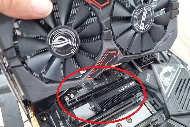 그래픽카드나 CPU 쿨러와의 간섭에 주의하자