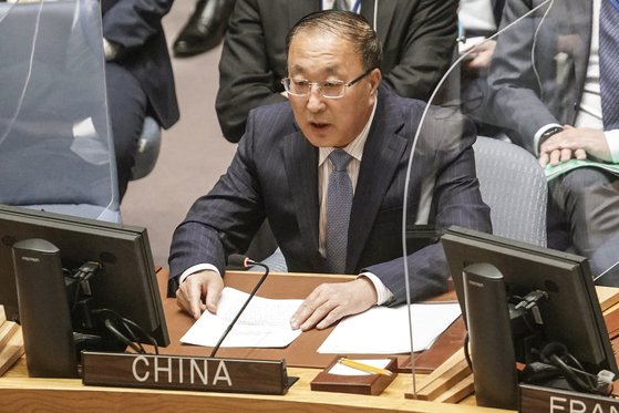 사진은 지난 3월 장쥔 중국 유엔대사가 뉴욕 유엔 본부에서 열린 안보리 공개 회의에서 북한 대륙간탄도미사일(ICBM) 발사와 관련해 발언하는 모습. [AP=연합뉴스]