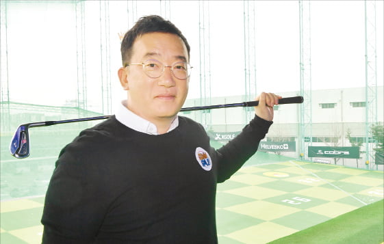 조성준 대표가 서울 강서구 쇼골프타운 김포공항점을 소개하고 있다.  김병언 기자