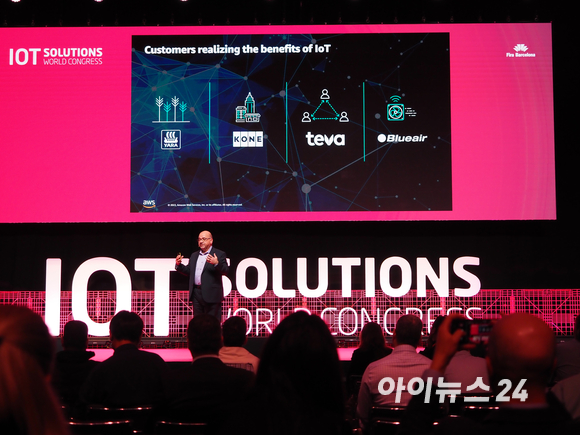 야서 알사이드 AWS IoT 부사장은 11일(현지시간) 스페인 바르셀로나에서 열린 사물인터넷 솔루션 월드 콩글레스(IOTSWC) 2022 기조연설자로 나서 ‘턴키 IoT : 기업을 확장하고 변화시키는 전략’을 주제로 연설에 나섰다 [사진=김문기 기자]