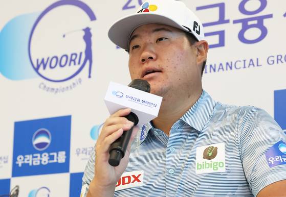 Im Sung-jae answers questions at a 2022 KPGA Woori Financial Group Championship pre-tournament interview on Tuesday. [YONHAP]