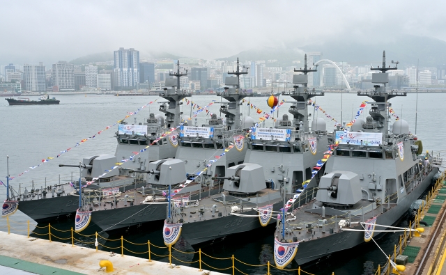 HJ중공업은 12일 부산 영도조선소에서 해군의 신형 고속정 4척에 대한 통합 진수식을 가졌다. HJ중공업