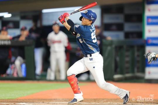 한많은 7연패를 끊는 결승 2점 홈런을 날린 NC의 노진혁[NC 다이노스 제공]