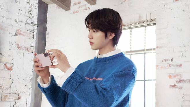 "그를 봐!" 방탄소년단 진, 멕시코 드라마 속 '가장 잘 생긴 남자'