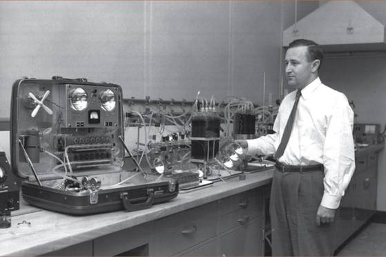 칼 코르데쉬가 제작한 수소 연료전지 가방