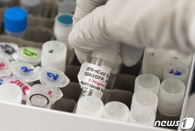 <자료 사진> 노바백스 코로나19 백신 개발 실험실. © AFP=뉴스1