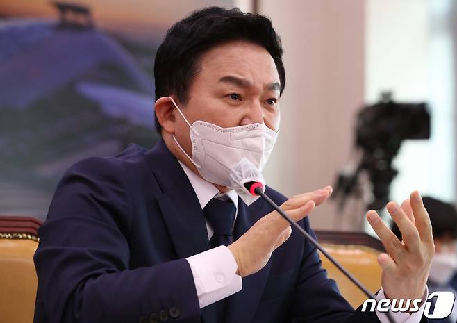 원희룡 국토부장관 후보자가 2일 서울 여의도 국회 국토교통위원회 회의실에서 열린 국토부장관 후보자 인사청문회에서 의원들의 질의에 답하고 있다. (공동취재)2022.5.2/뉴스1 © News1 허경 기자