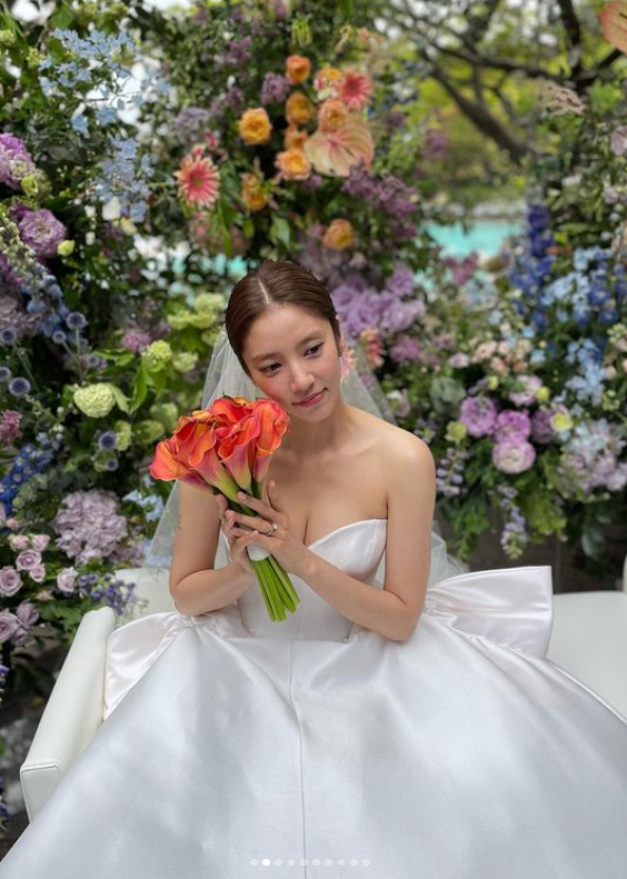 Son Dam-bi, 38, a solo singer, and Lee Kyou-hyuk, 43, a former speed skating national team, announced their new start as a couple on the 13th, and the scene of the marriage ceremony, where the two people were laughing, was revealed.The two men held an outdoor marriage ceremony at a hotel in Namsan, Jung-gu, Seoul at 4:30 pm on the 13th.While the outdoor swimming pool creates a beautiful reflection, Son Dam-bi showed off his dandy charm with an all-back hair and a bow tie, with a huge ribbon decoration on both sides eye-catching off-shoulder dress and Lee Kyou-hyuk.It was the smile of two people who laughed brightly, especially in the photographs and images taken by the guests.Son Dam-bi, who left his father first in 2013, took Lee Kyou-hyuks hand and stepped on Virgin Road.The two men, who waited for their position and talked with their hands, marched slowly to the name of the bride and groom and greeted the guests.At the marriage ceremony, KBSN Sports Lee Dong-geun announcer was in charge of the society, and singer PSY, 2AM JoKwon and Imsung sang the celebration.Especially when PSY called entertainer, Lee Kyou-hyuk and Son Dam-bi were laughing with their shoulders shaking and dancing without being able to play the game.Singer Baek Ji-young, actor In-Gyo Jin - Soy Hyun couple, Gong Hyo-jin, Kim Ho-young, Kang Seung-hyun, broadcaster Seo Jang-hoon and Ahn Young-mi were reported to be present.In particular, Son Dam-bis bouquet is attracted by model Kang Seung-hyun.MBC I live alone boasted a special friendship and recently released the devotion, Gong Hyo-jin was not the main character of the bouquet.Meanwhile, Son Dam-bi and Lee Kyou-hyuk announced their devotion in September last year, and soon after that they announced marriage and collected topics.The two of them made a friendship with SBS figure skating Kiss and Cry in 2011.The two men, who broke up after about a year of dating, were fatefully reunited last year, more than a decade ago, and became marriages kite.The two recently joined SBS Sangmyongmong 2 - You are my destiny as a new couple and released a marriage together.Photo Source  Cho Sang-hee, Lee Bum-ho SNS