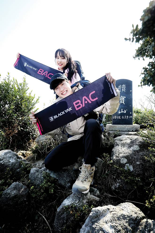 BAC인증지점인 독실산 정상. 경찰 감시초소 정문에서 150m만 가면 닿는다.