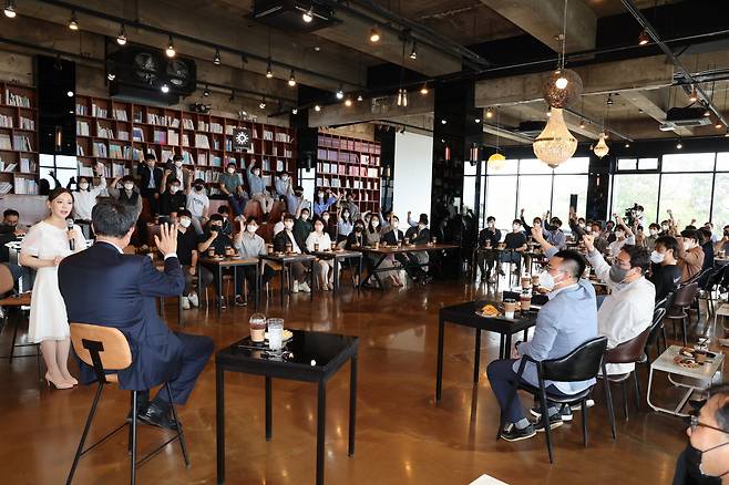 포항에서 열린 포스코 타운홀 미팅과 리버스멘토링 현장 모습. [포스코 제공]