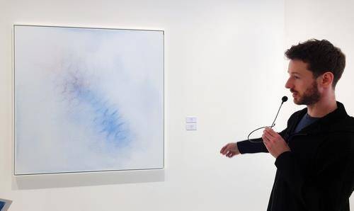 (서울=연합뉴스) 김준억 기자 = 올리버 비어 작가가 지난 3일 서울 용산구 타데우스로팍서울에서 개인전 '공명-두 개의 음' 기자간담회를 하고 있다. 2022.5.3