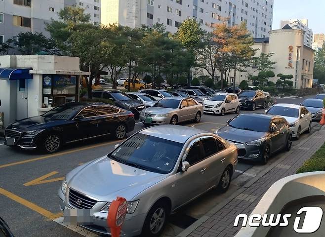 한 아파트 단지 내 주차장(자료사진) ©뉴스1 최일 기자